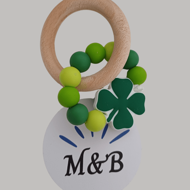 🔸 Anneau de dentition bois & silicone – Trèfle vert foncé 🍀